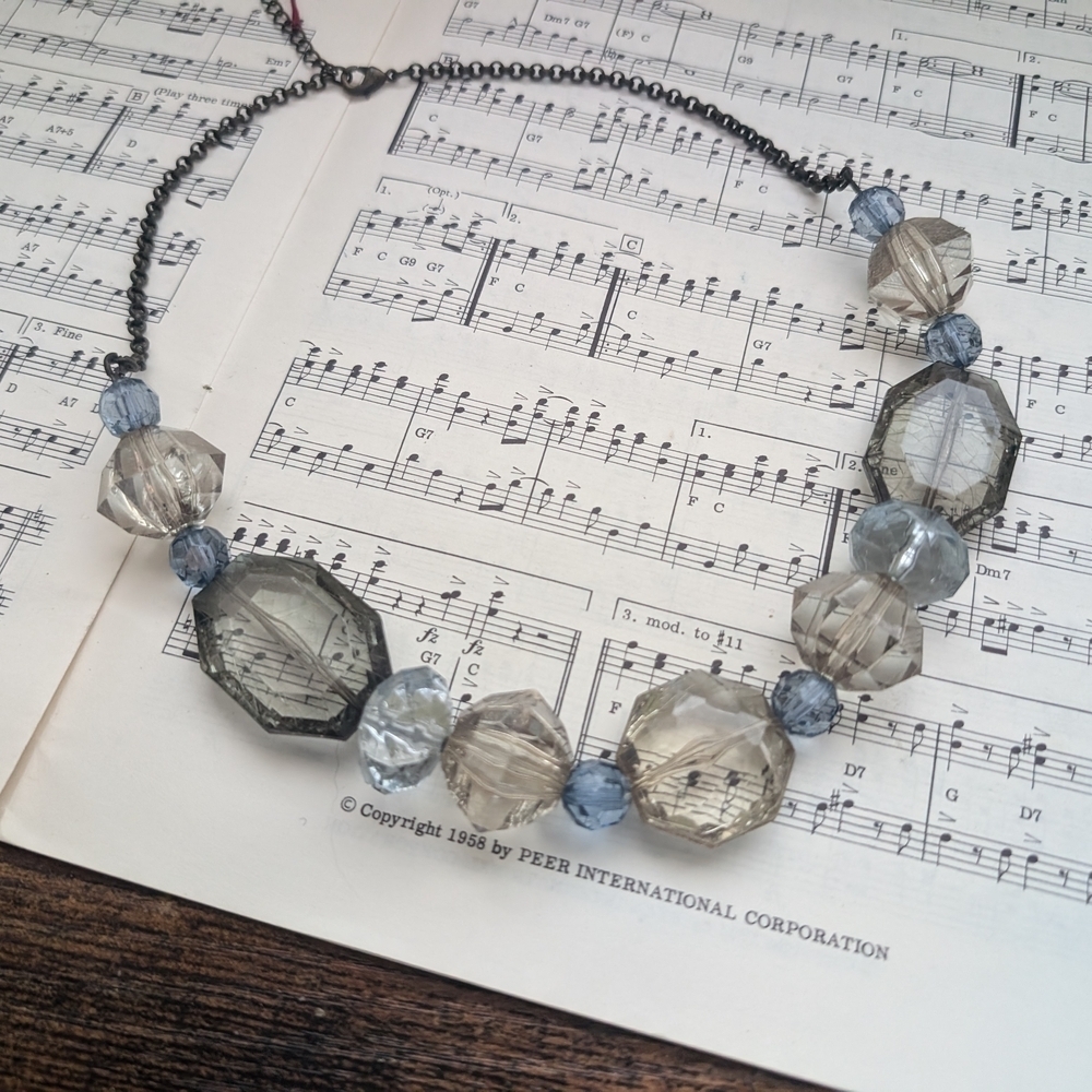 Vintage-Inspired Beaded Necklace - Picture 4 of 8